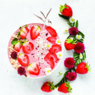 brenda-godinez_pretty-strawberry-smoothie-bowl